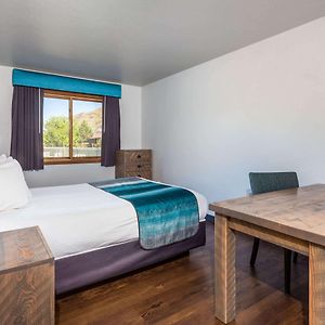 Studio Suite Three Queen Beds Non-Smoking